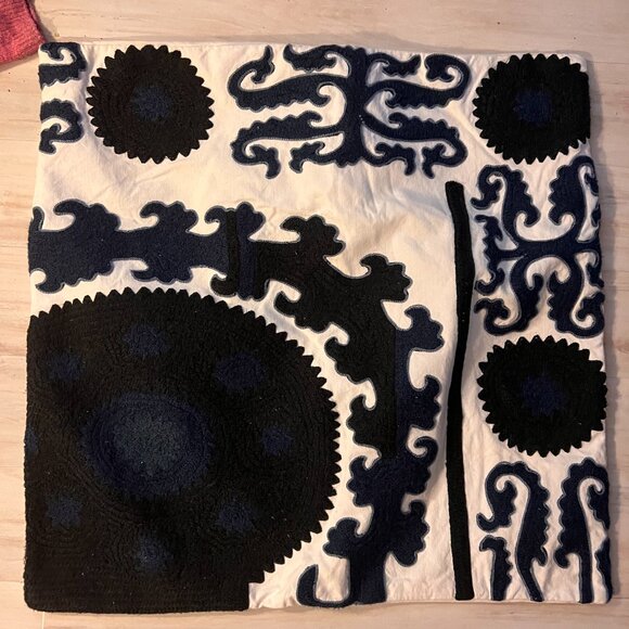 Pottery Barn Suzani Embroidered Pillow Cover Blue Ivory 26” x 26” - Picture 2 of 6